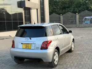 Toyota IST 2004 Silver