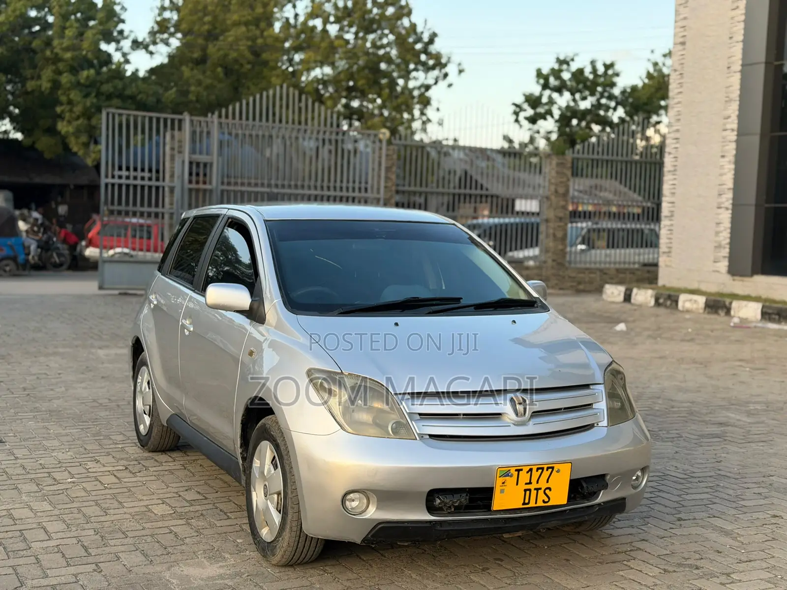 Toyota IST 2004 Silver