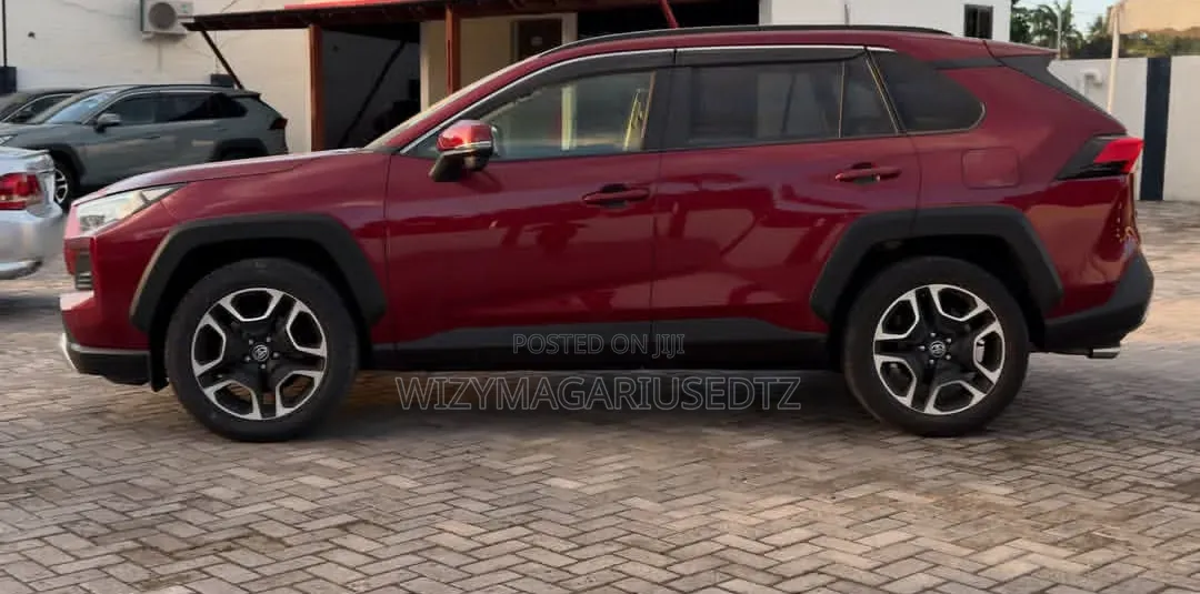 Toyota RAV4 2019 Maroon
