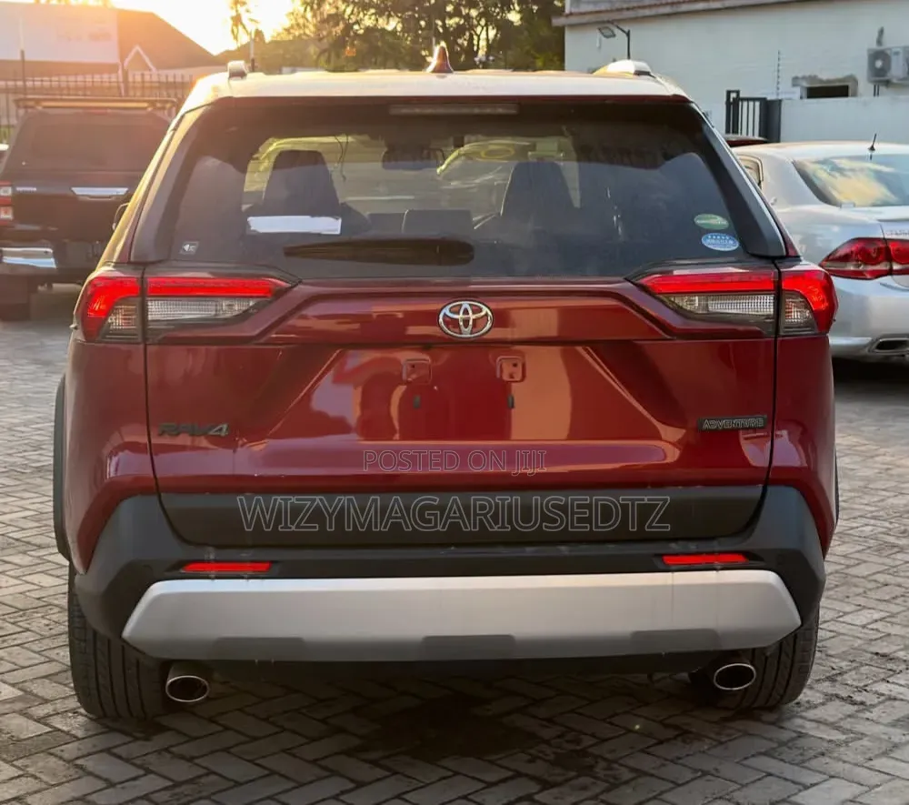 Toyota RAV4 2019 Maroon