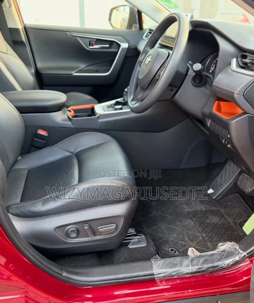 Toyota RAV4 2019 Maroon