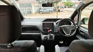 Toyota Voxy 2015 Pearl