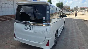 Toyota Voxy 2015 Pearl