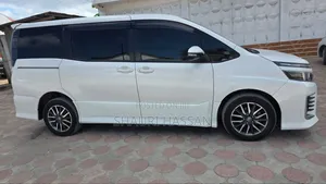 Toyota Voxy 2015 Pearl