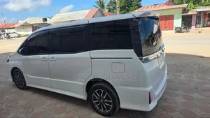 Toyota Voxy 2015 Pearl