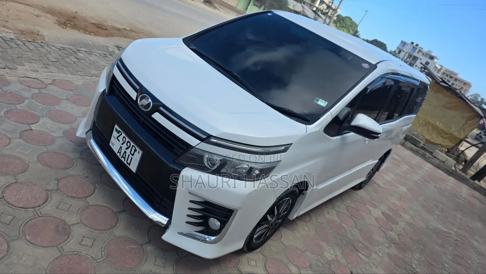 Toyota Voxy 2015 Pearl