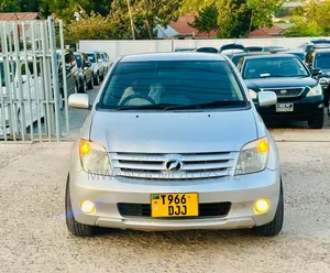 Toyota IST 2005 Silver