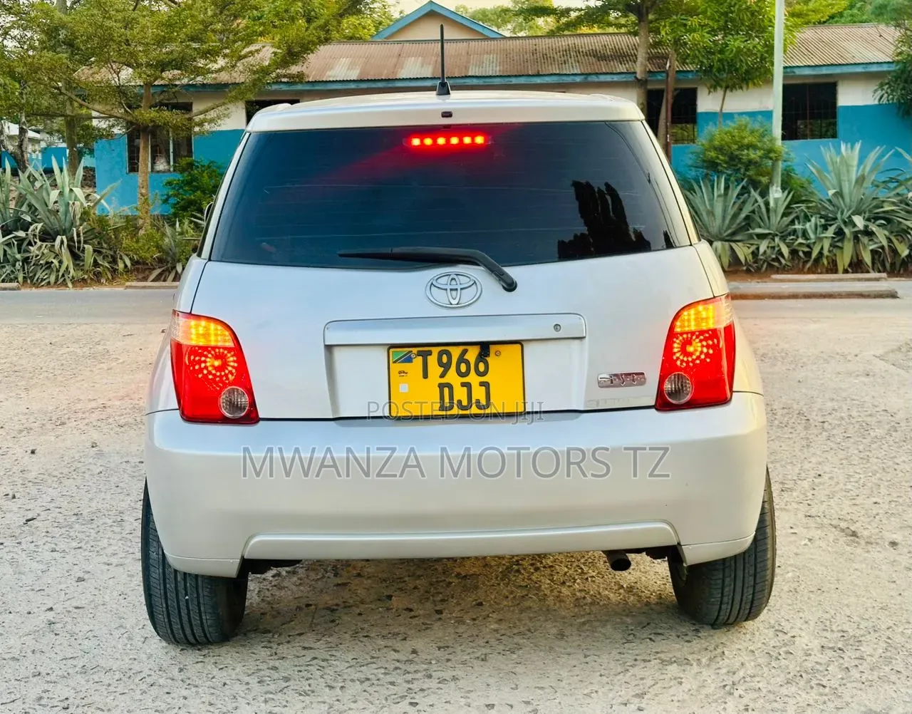Toyota IST 2005 Silver