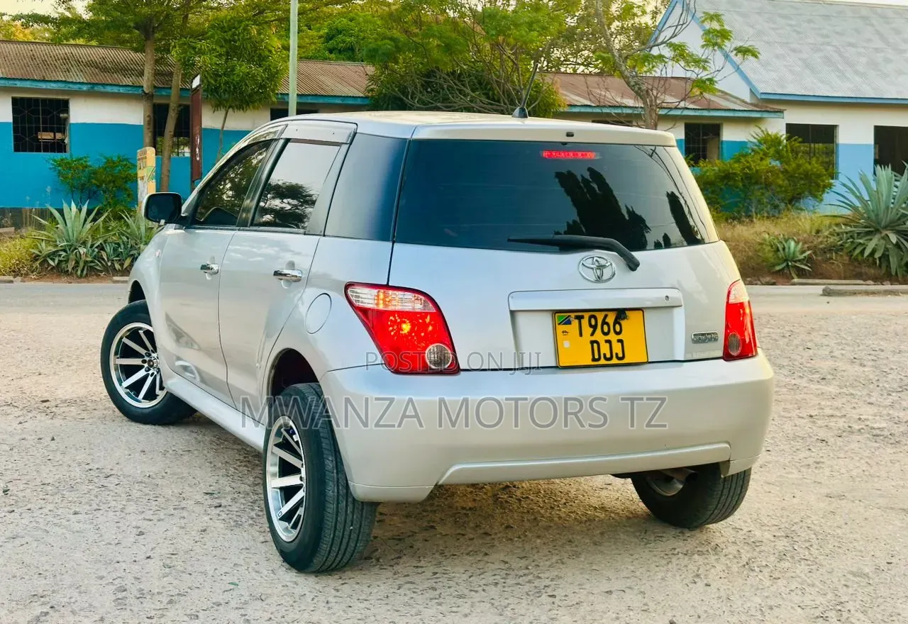 Toyota IST 2005 Silver