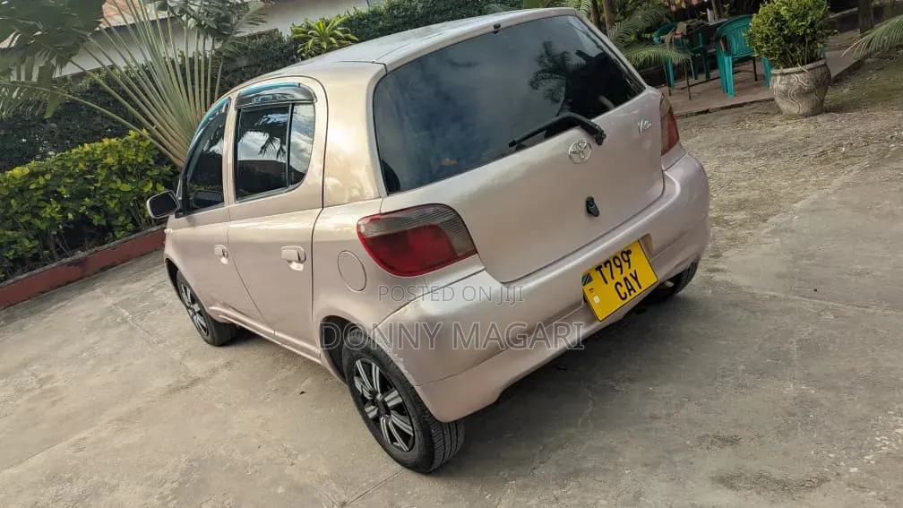 Toyota Vitz 2003 Pink
