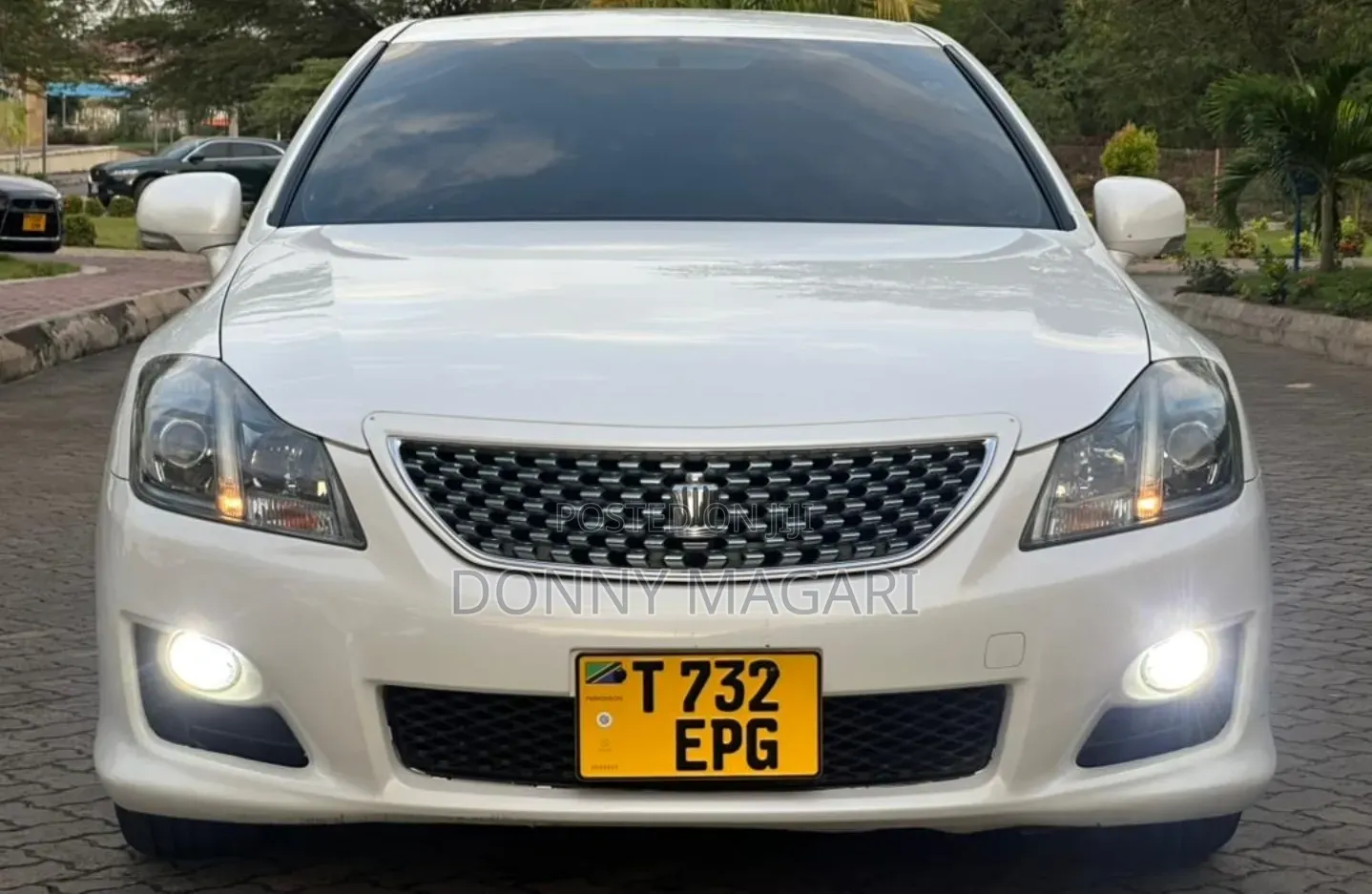 Toyota Crown 2009 White