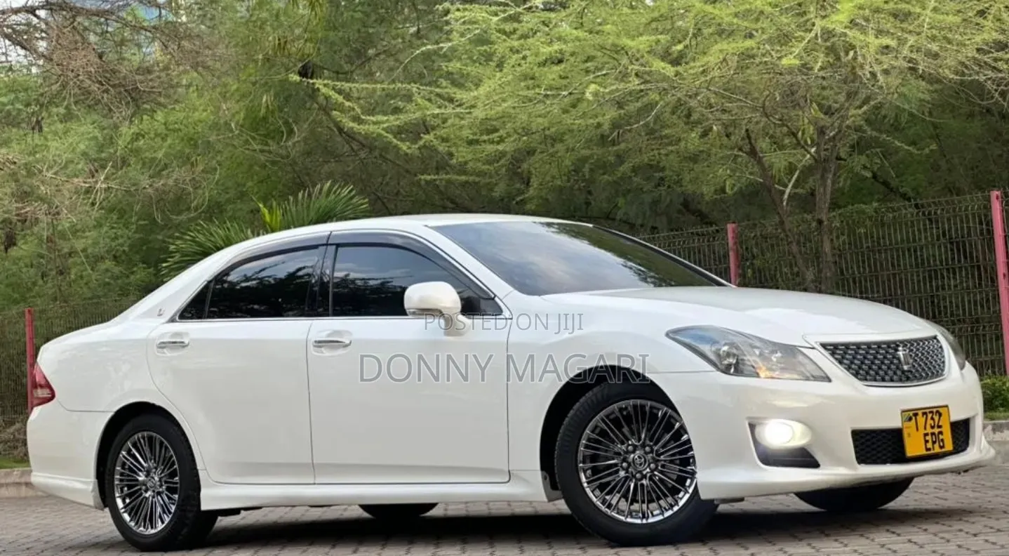 Toyota Crown 2009 White