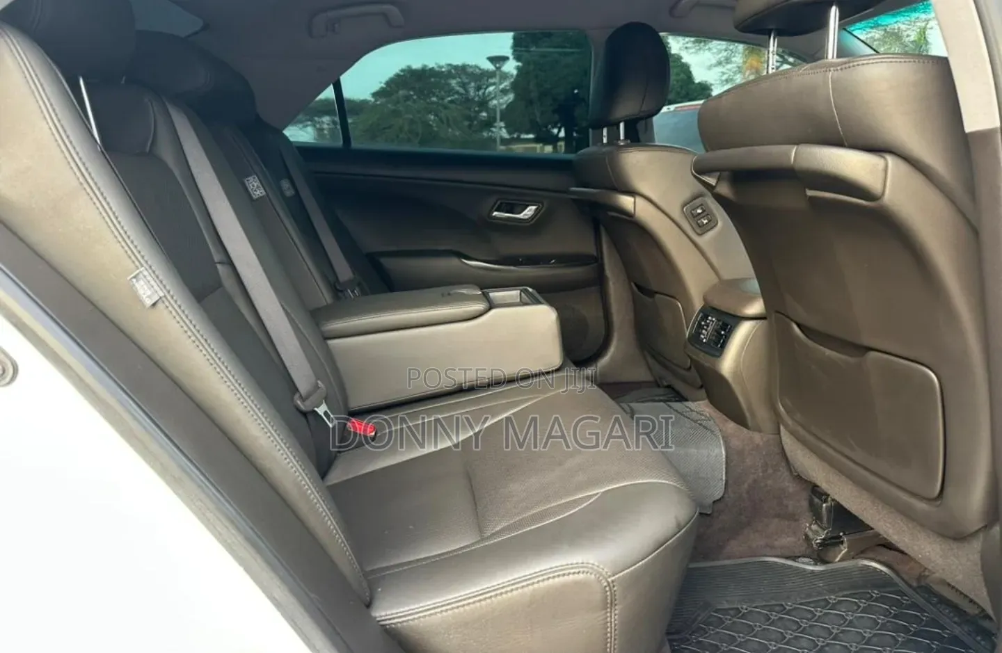 Toyota Crown 2009 White