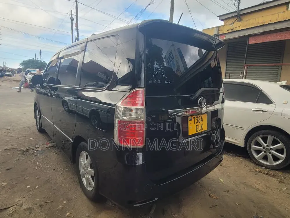 Toyota Noah 2010 Black