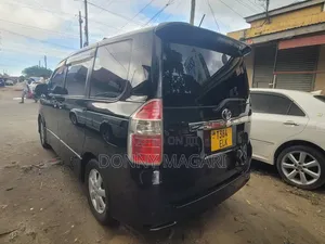 Toyota Noah 2010 Black