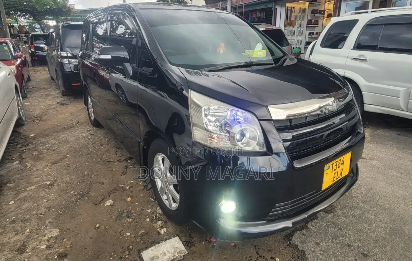 Toyota Noah 2010 Black