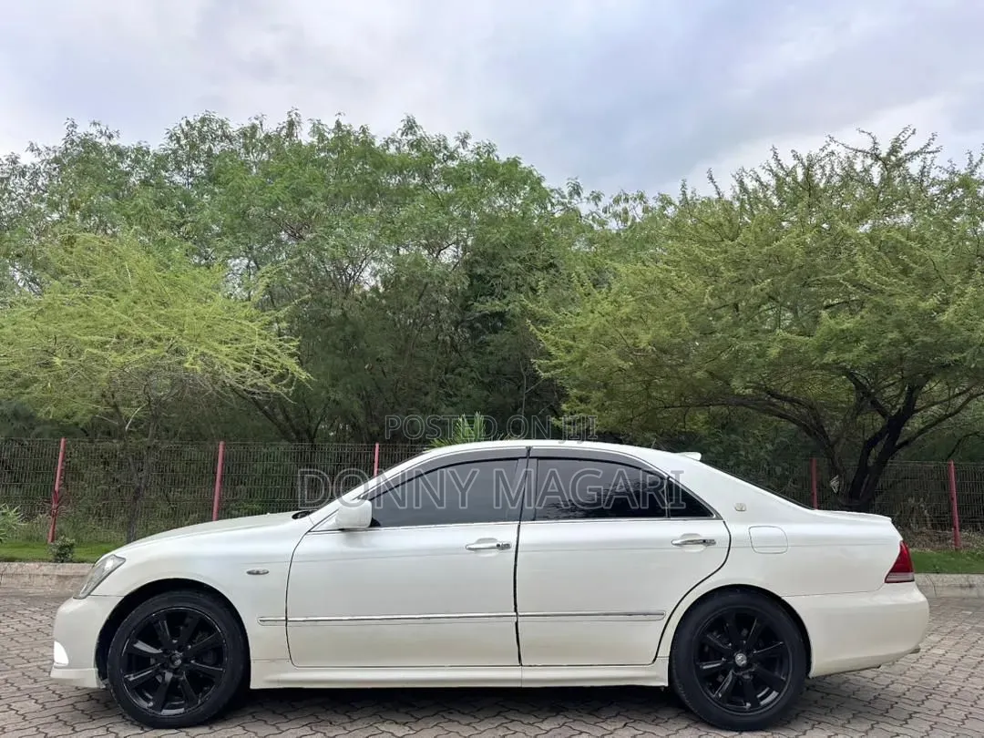 Toyota Crown 2006 White