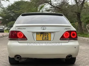 Toyota Crown 2006 White