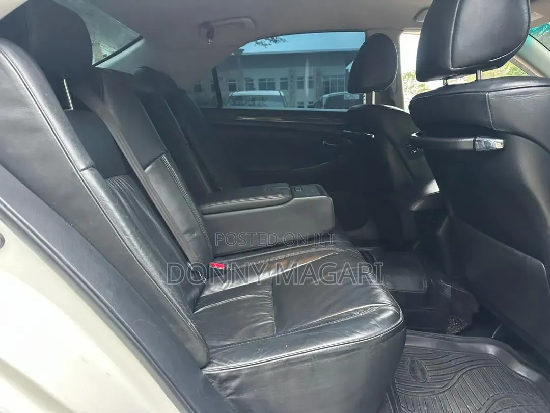 Toyota Crown 2006 White