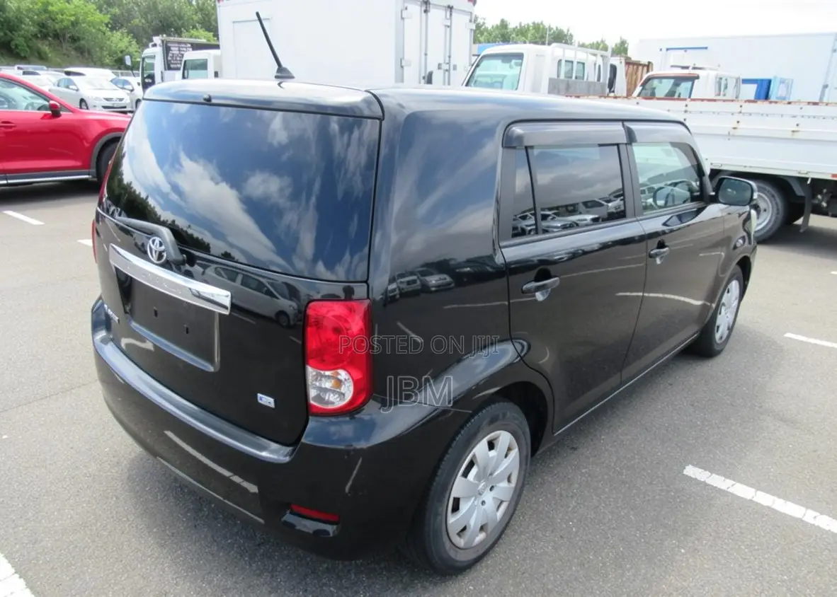 Toyota Corolla Rumion Hatchback 1.5 FWD 2009 Black