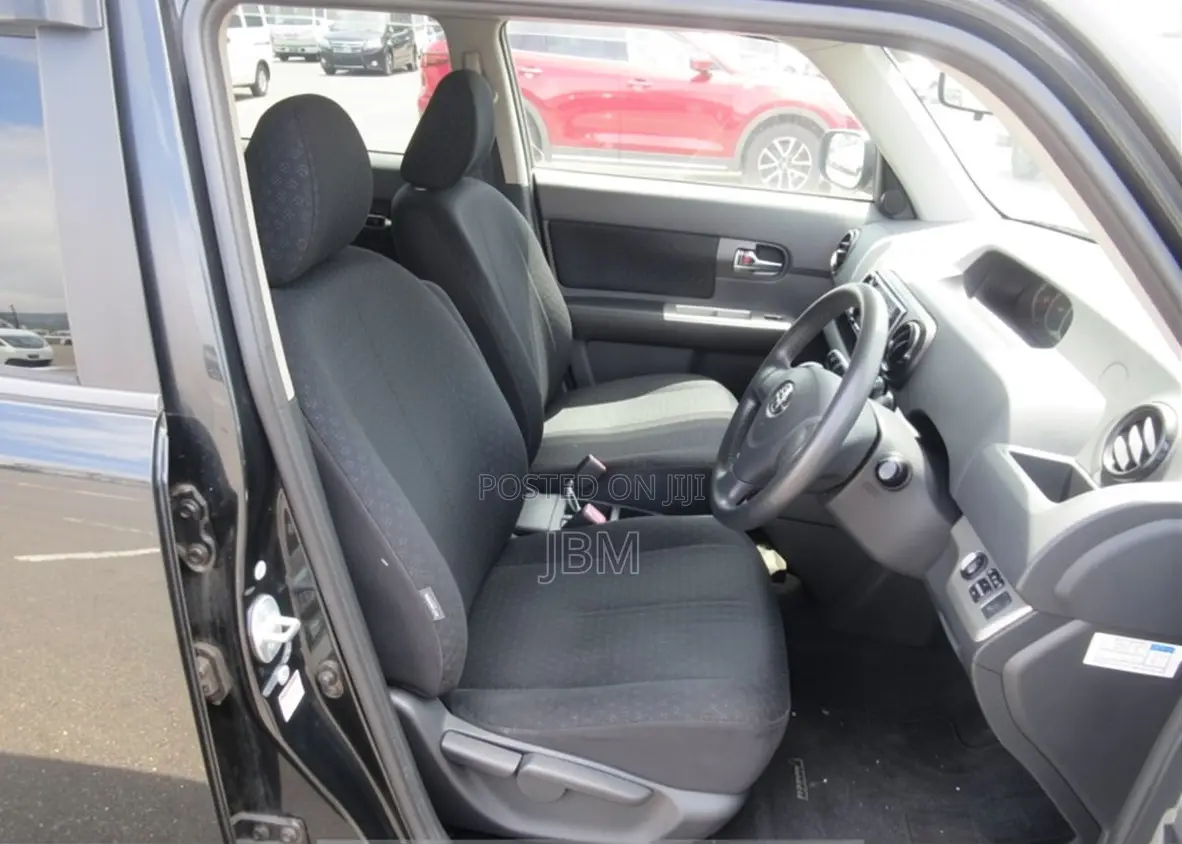 Toyota Corolla Rumion Hatchback 1.5 FWD 2009 Black