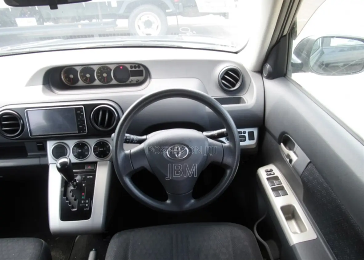 Toyota Corolla Rumion Hatchback 1.5 FWD 2009 Black