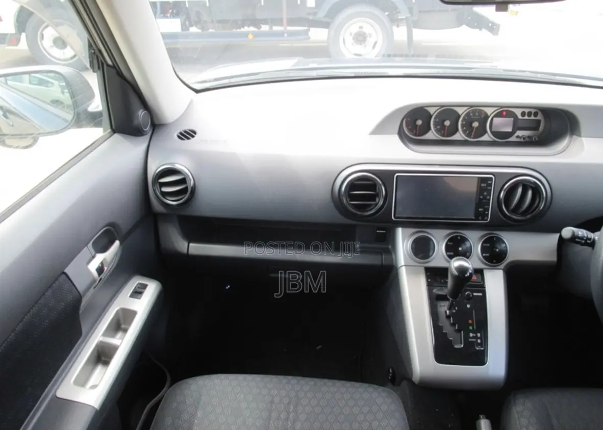 Toyota Corolla Rumion Hatchback 1.5 FWD 2009 Black