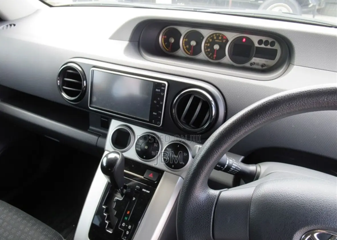 Toyota Corolla Rumion Hatchback 1.5 FWD 2009 Black