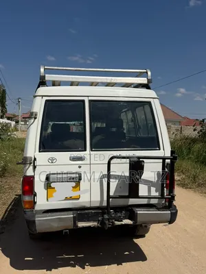 Toyota Land Cruiser 2010 White