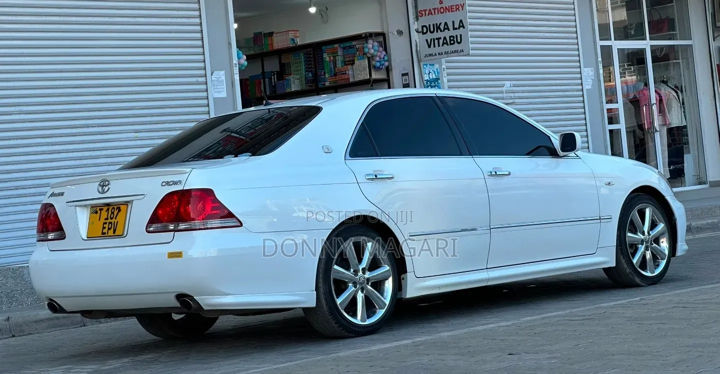 Toyota Crown 2006 White