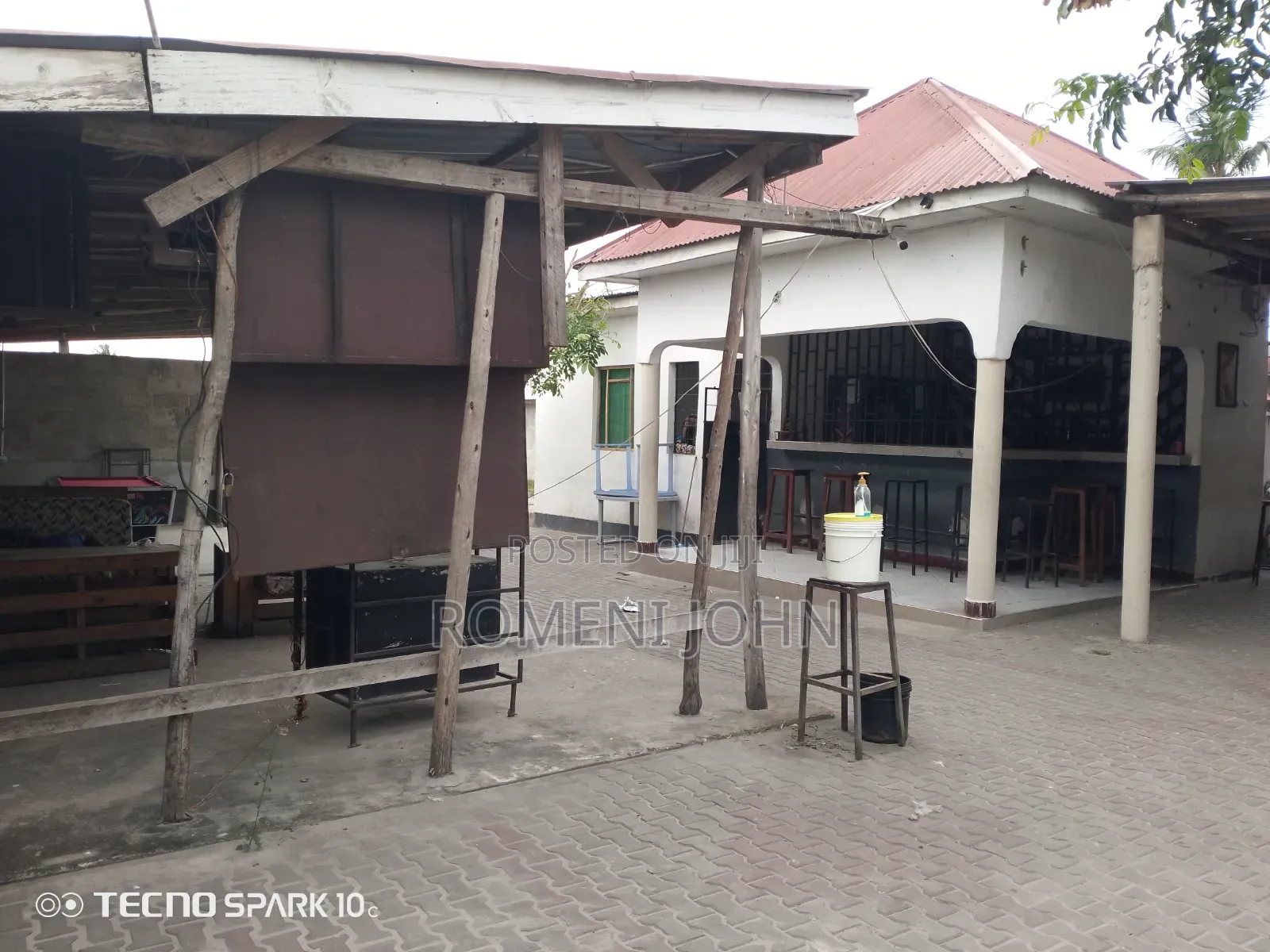 Bar Yenye Eneo Sqmita 800 Inauzwa Ukonga Kwa Mkolemba.