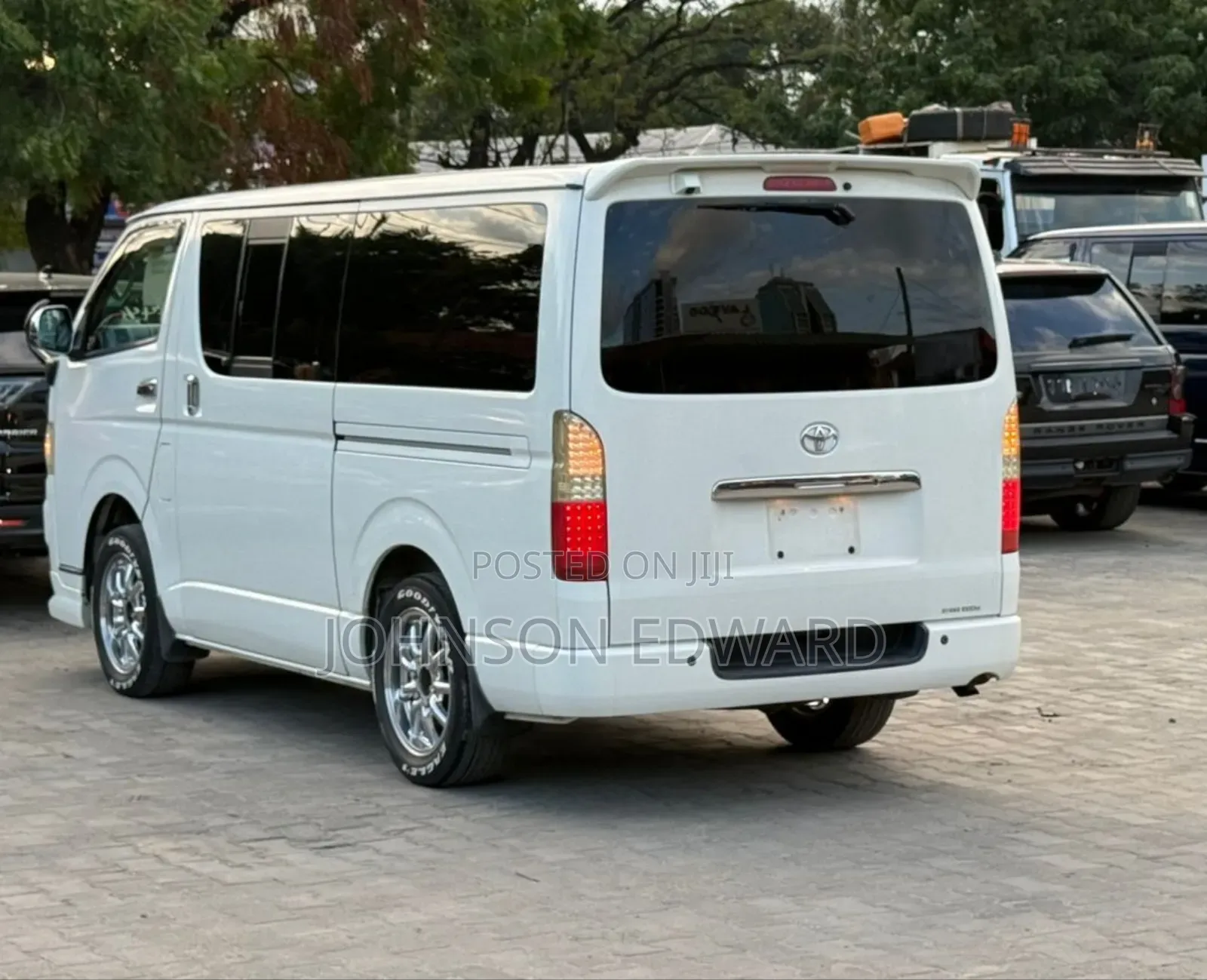 Toyota HiAce 220 2007 White