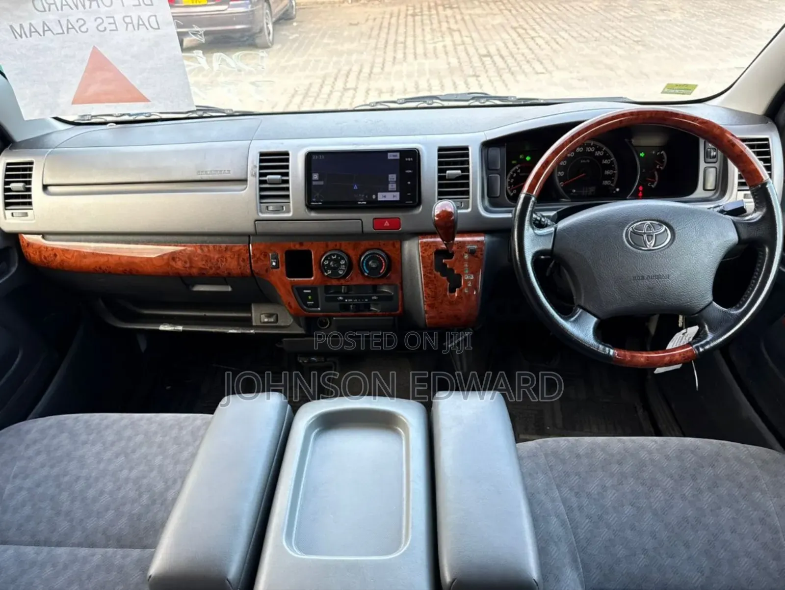 Toyota HiAce 220 2007 White