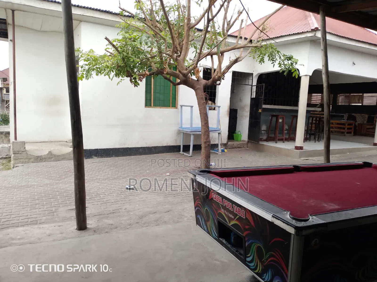 Bar Yenye Eneo Sqmita 800 Inauzwa Ukonga Kwa Mkolemba.