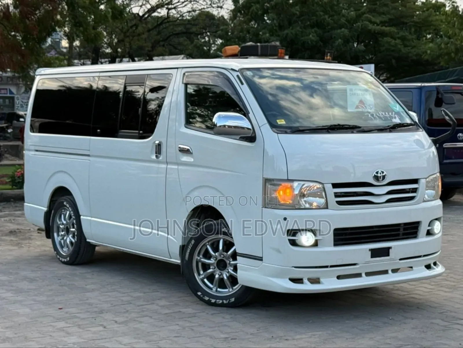 Toyota HiAce 220 2007 White