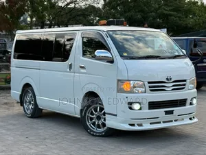 Toyota HiAce 220 2007 White