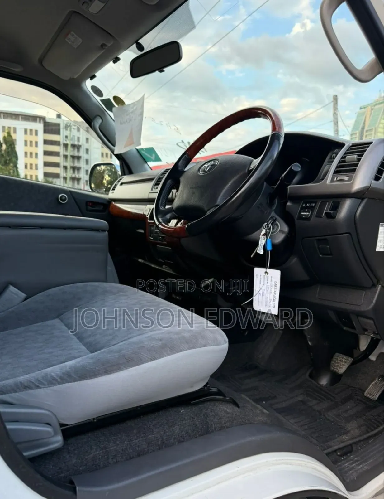 Toyota HiAce 220 2007 White