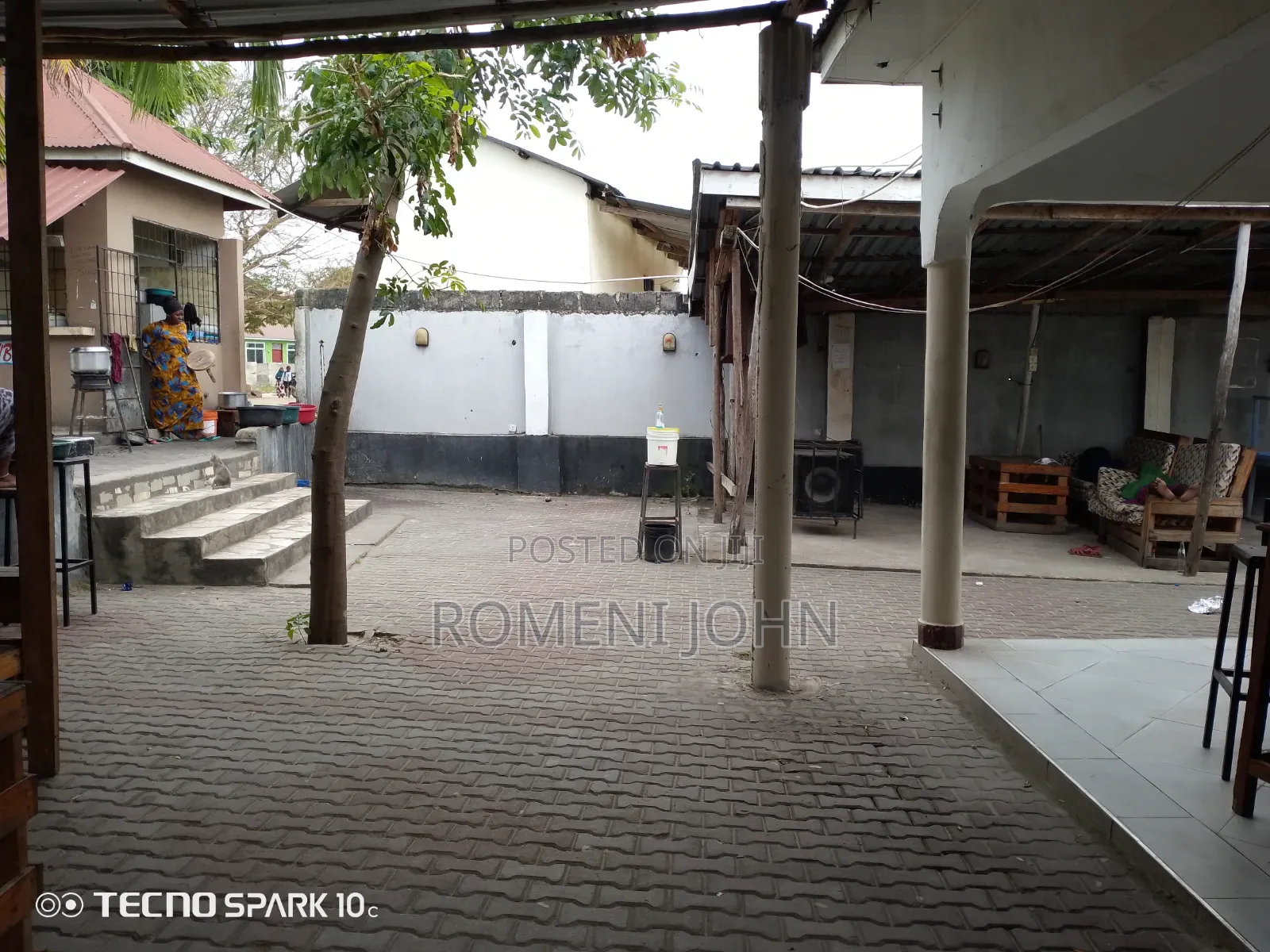 Bar Yenye Eneo Sqmita 800 Inauzwa Ukonga Kwa Mkolemba.