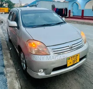 Toyota Raum 2005 Silver