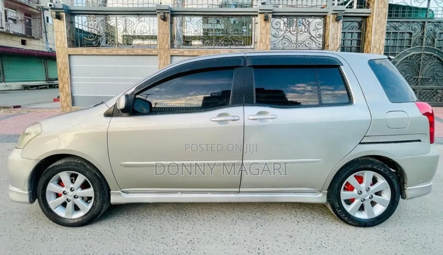 Toyota Raum 2005 Silver