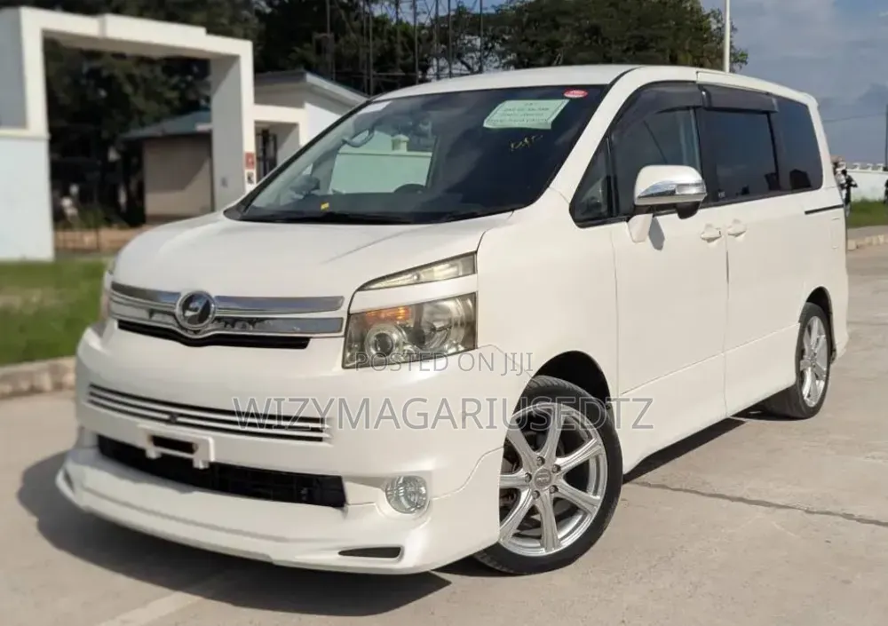 Toyota Noah 2010 Off white