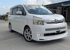 Toyota Noah 2010 Off white