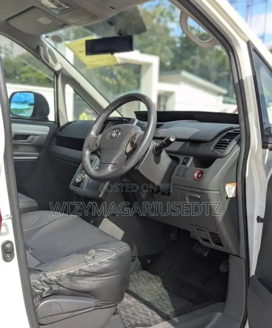 Toyota Noah 2010 Off white