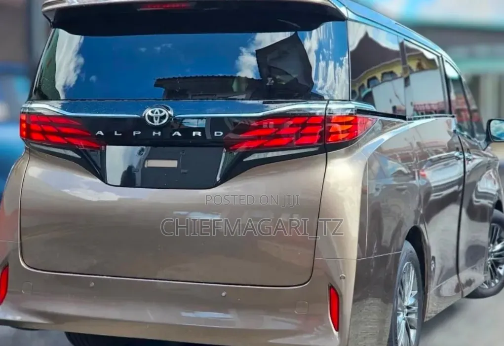 Toyota Alphard 2024 Beige