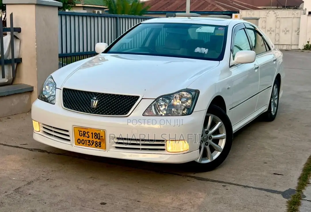 Toyota Crown Royale 2005 White
