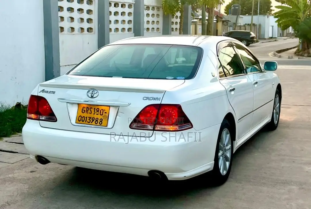Toyota Crown Royale 2005 White
