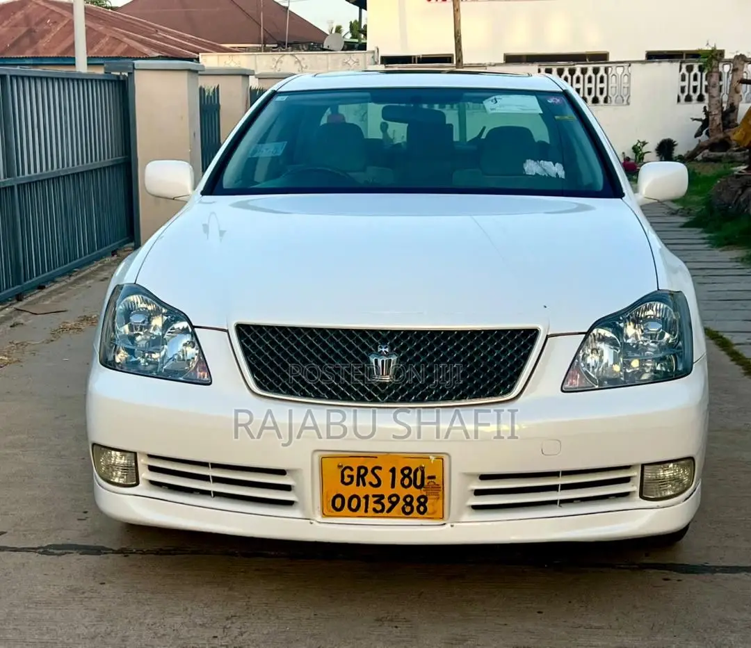 Toyota Crown Royale 2005 White