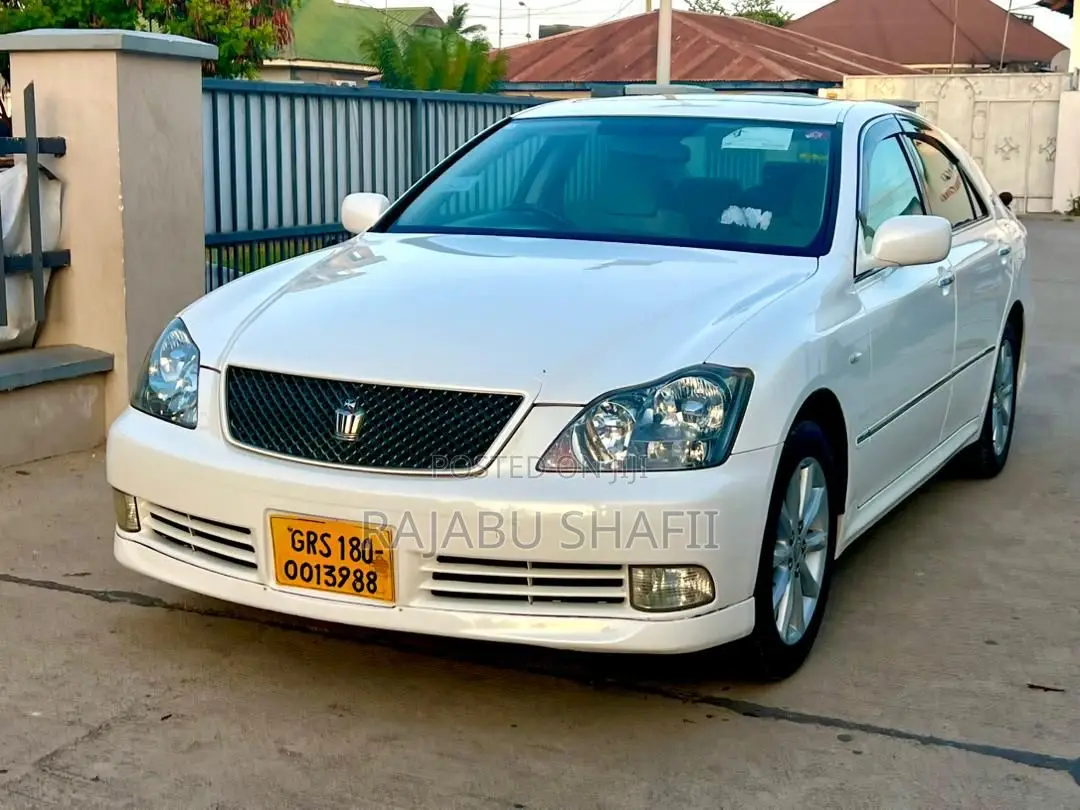 Toyota Crown Royale 2005 White
