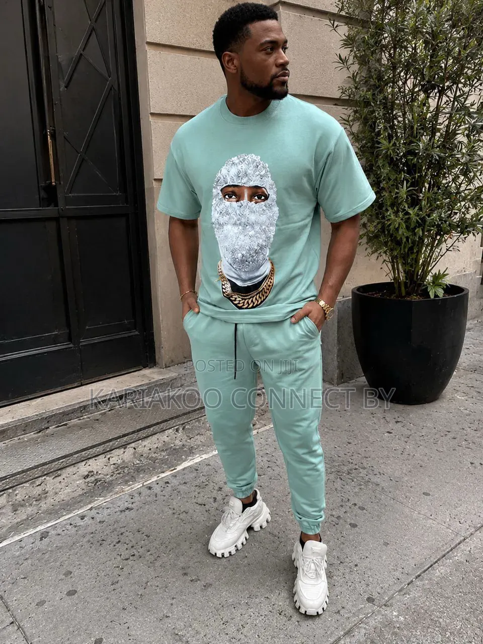 Seti Ya T-Shirt Na Suruali Ya Kiume