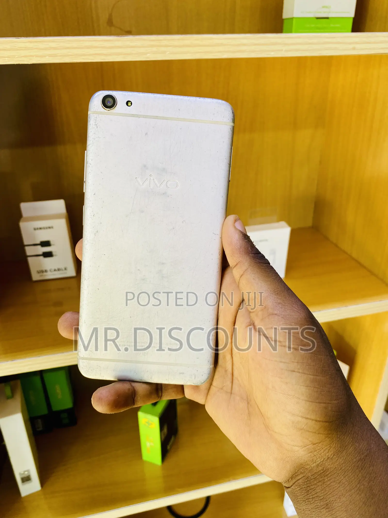 Vivo Y93 128 GB Gold